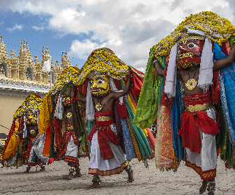It is considered as the start of the new year and represents the rich and traditional culture of Mysore. The entire city wears a traditional decorative look and fairs are organized in and around the city. It is celebrated with much fanfare by the natives. 
